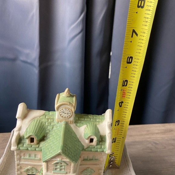 Vintage Wang"s International Ceramic Village City Hall, can be lit. - Picture 6 of 9